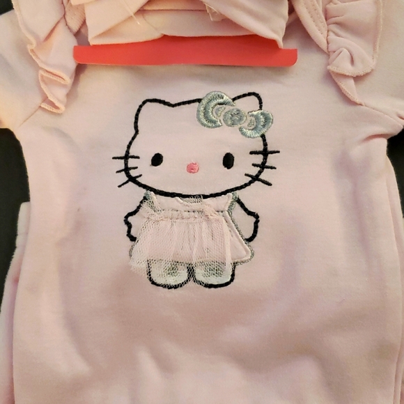 Hello Kitty Pink NWT Footie Two Piece with Head Bow Size Newborn - Picture 2 of 8